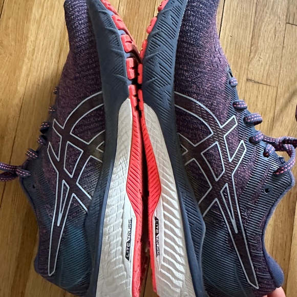 ASICS GT2000 - Picture 2 of 2